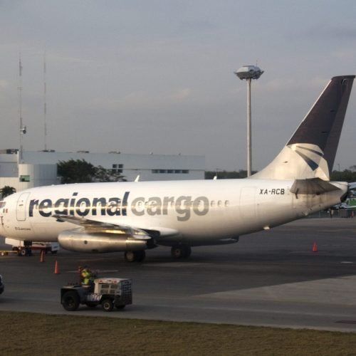 Boeing_737_XA-RCB_Regional_Cargo_Livery